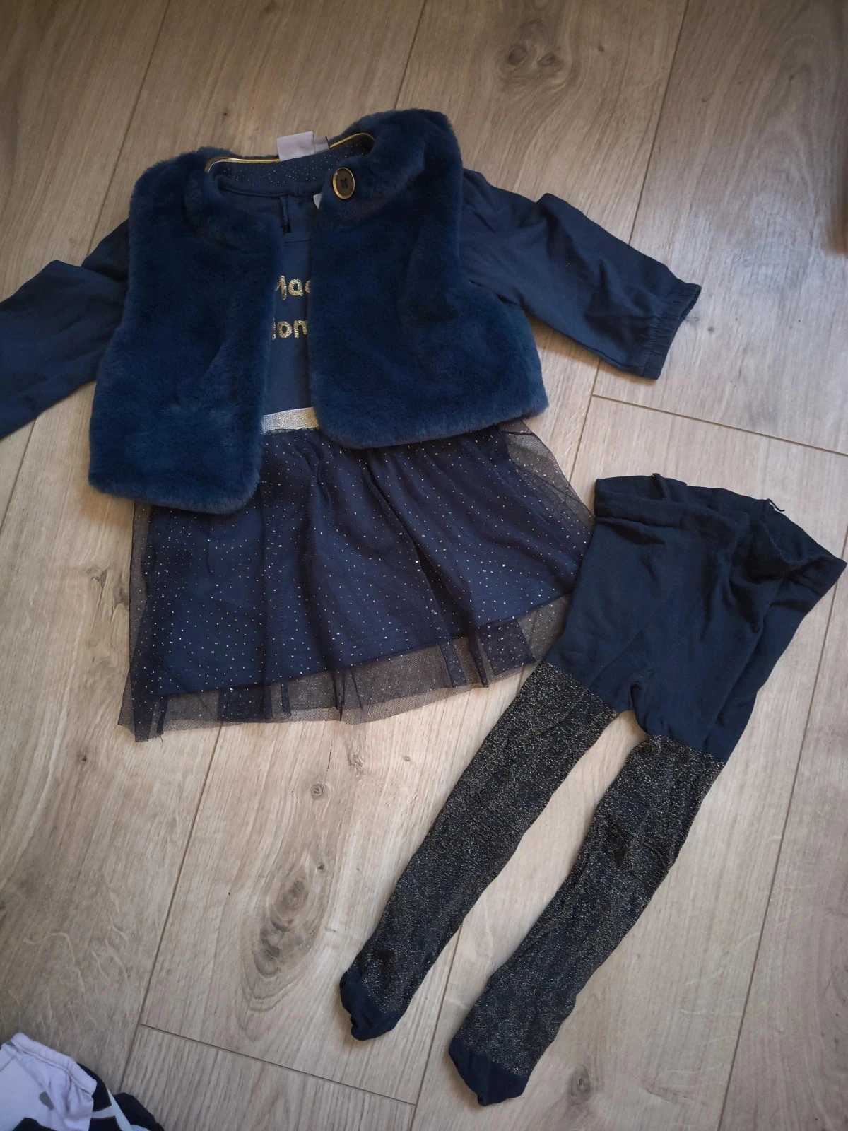 Robe avec gilet fourrure et collant tenue soirée taille 9 mois